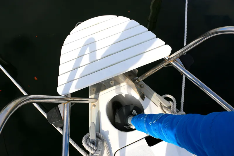 Slide: The Image of Bow view of a 1993 Hunter 33.5 yacht. - 12