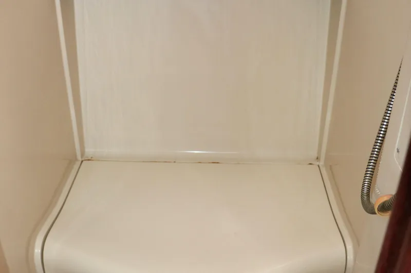 Slide: The Image of Shower area in a 1993 Hunter 33.5 yacht. - 39