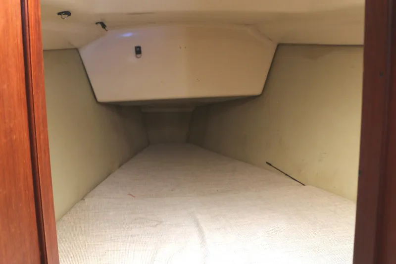 Slide: The Image of Interior of a 1993 Hunter 33.5 yacht, spacious cabin. - 45