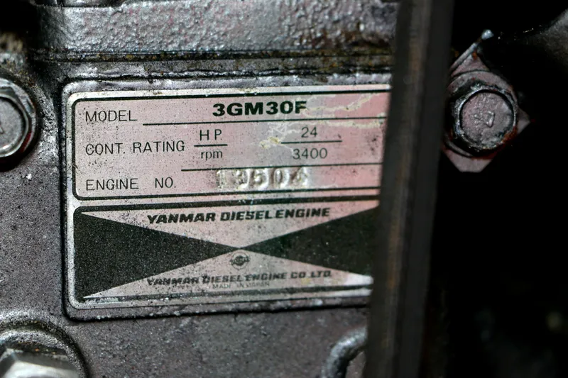 Slide: The Image of Hunter 33.5 1993 - 50