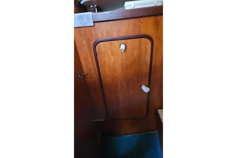 Slide: The Image of Wooden interior door on 1989 Gib'Sea 37 sailboat. - 29