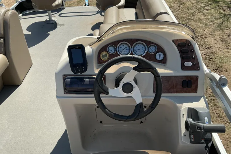 Slide: The Image of 2004 Voyager Pontoons 22 Super Fish & Cruise dashboard with steering wheel and gauges. - 10