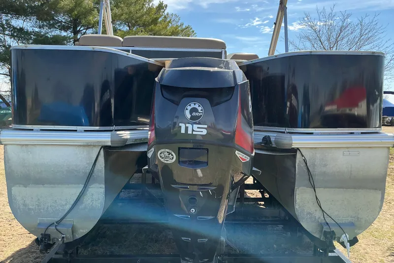 Slide: The Image of 2004 Voyager Pontoons 22 Super Fish & Cruise with BRP 115 engine, parked outdoors. - 3