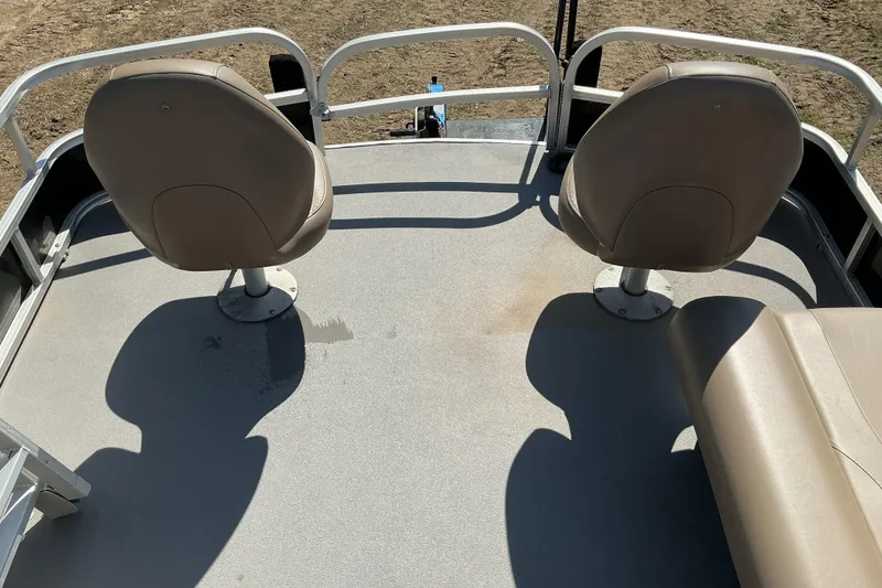 Slide: The Image of 2004 Voyager Pontoons 22 Super Fish & Cruise deck with two swivel seats. - 8