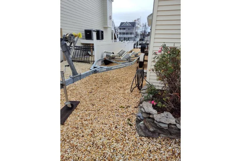 Slide: The Image of Gravel driveway with a boat trailer beside a house, Parker 2520 XL Sport Cabin, 2004. - 10