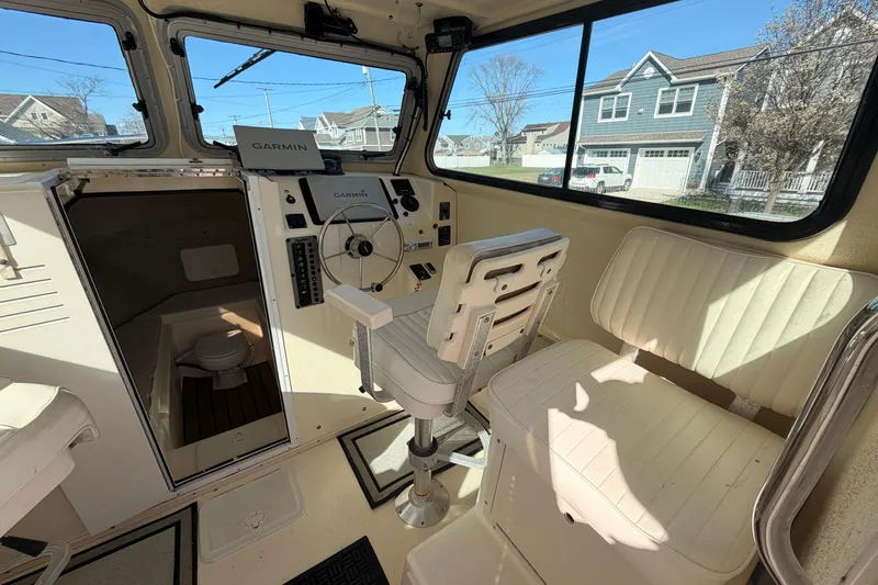 Slide: The Image of Interior of a 2004 Parker 2520 XL Sport Cabin boat with Garmin navigation. - 18