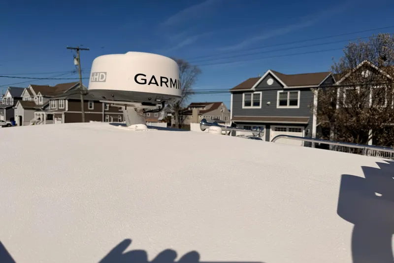 Slide: The Image of Garmin radar on 2004 Parker 2520 XL Sport Cabin boat, suburban background. - 19