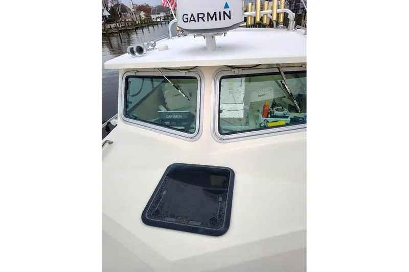 Slide: The Image of 2004 Parker 2520 XL Sport Cabin boat with Garmin radar on the roof. - 3