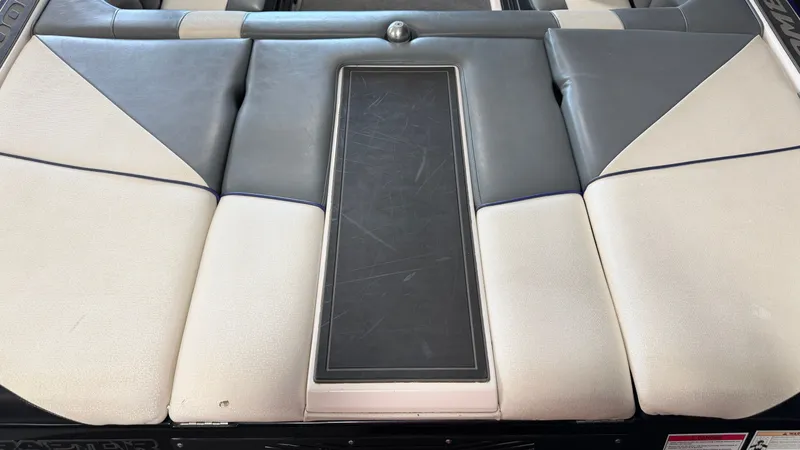 Slide: The Image of Rear view of a 2016 Moomba Mojo with cushioned seats and a central black insert. - 18