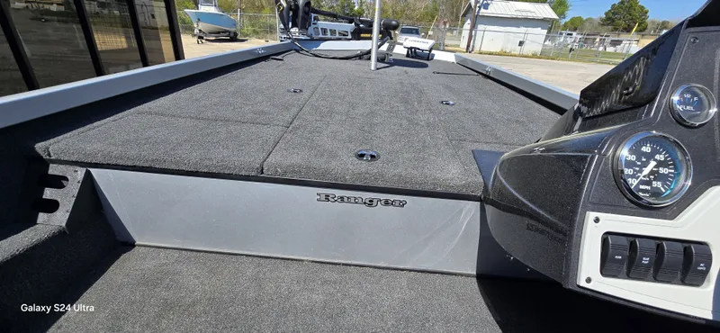 Slide: The Image of Interior view of a 2014 Ranger RT188 boat with dashboard. - 18