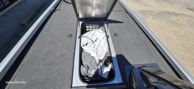 Slide: The Image of 2014 Ranger RT188 boat with open storage compartment and cover. - 21