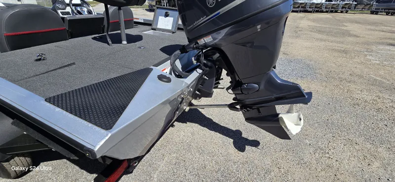 Slide: The Image of 2014 Ranger RT188 boat with outboard motor, side view. - 22