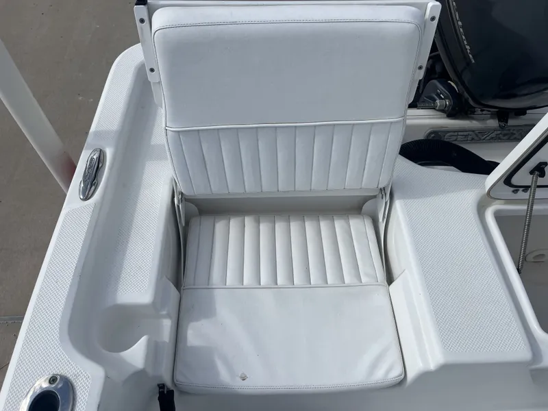Slide: The Image of White seat on a 2013 Sea Fox 180XT boat. - 21