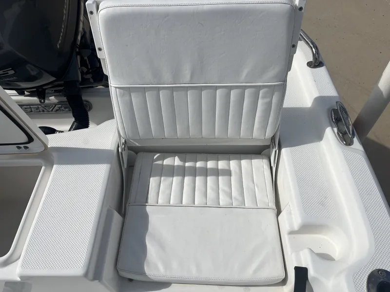Slide: The Image of White seat on a 2013 Sea Fox 180XT boat. - 23