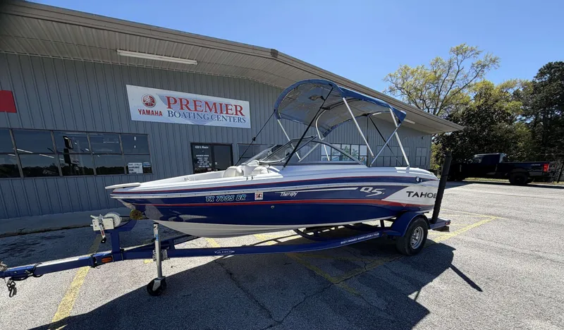 The Image of 2013 TAHOE Q5i boat at Premier Boating Centers. - 1