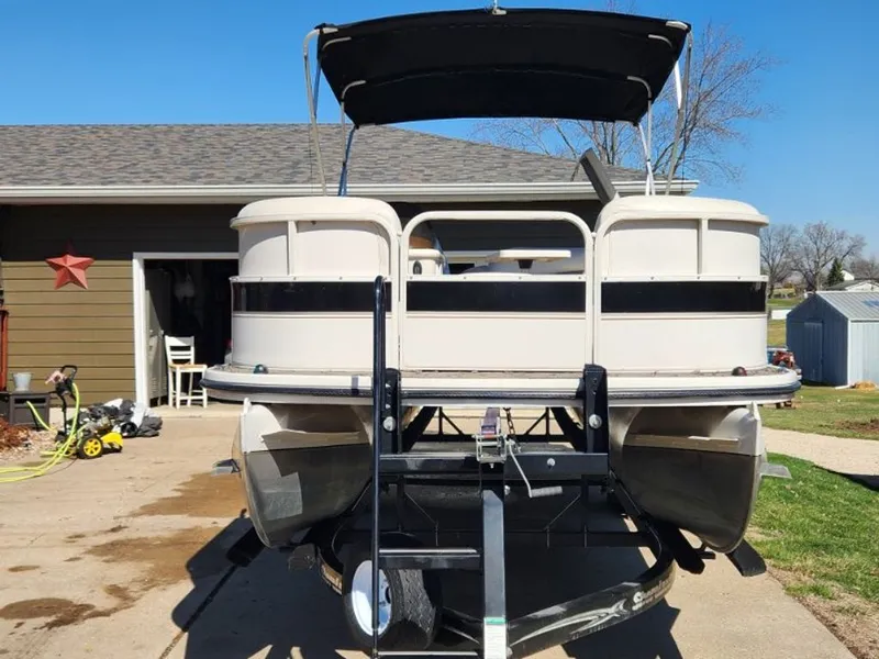 Slide: The Image of Crestliner 2285 LSI Angler 2005 - 7