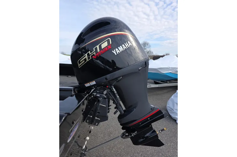 Slide: The Image of Yamaha SHO VMAX outboard motor on 2026 Smoker Craft Explorer 190 FS boat. - 5