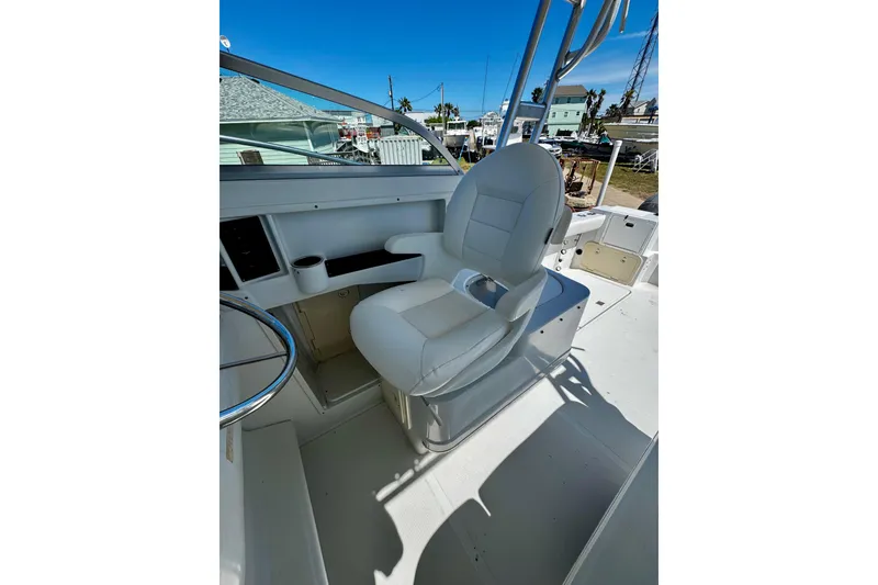 Slide: The Image of Captain's chair on 2000 Glacier Bay 2670 Isle Runner boat deck. - 21