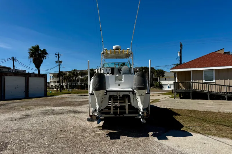 Slide: The Image of 2000 Glacier Bay 2670 Isle Runner boat parked on a sunny day, rear view. - 6