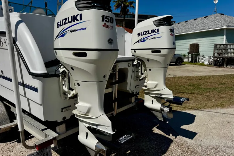 Slide: The Image of 2000 Glacier Bay 2670 Isle Runner with dual Suzuki 150 outboard motors. - 7