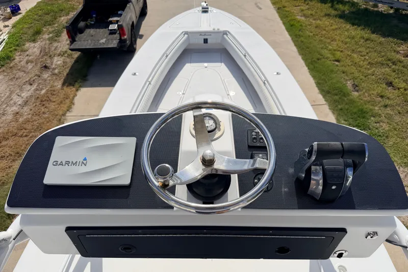 Slide: The Image of Helm of 2008 SeaHunter 40 Tournament boat with Garmin navigation system. - 32