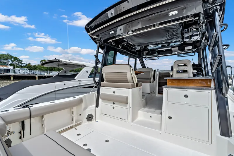 Slide: The Image of Boston Whaler 365 Conquest 2026 - 10
