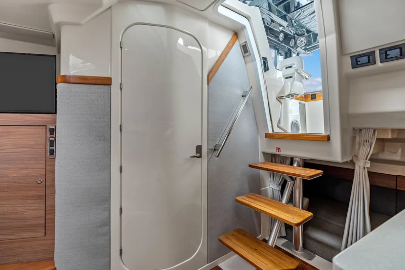 Slide: The Image of Boston Whaler 365 Conquest 2026 - 42