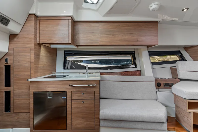 Slide: The Image of Boston Whaler 365 Conquest 2026 - 45
