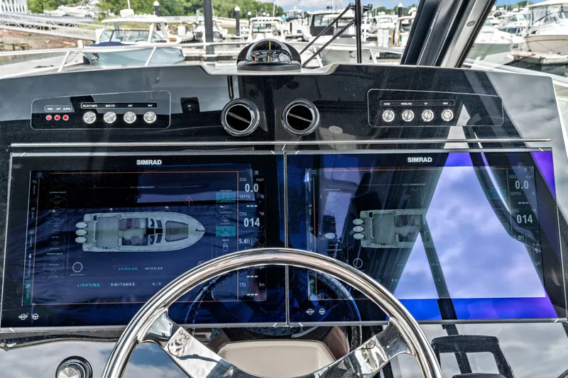 Slide: The Image of Boston Whaler 365 Conquest 2026 - 30