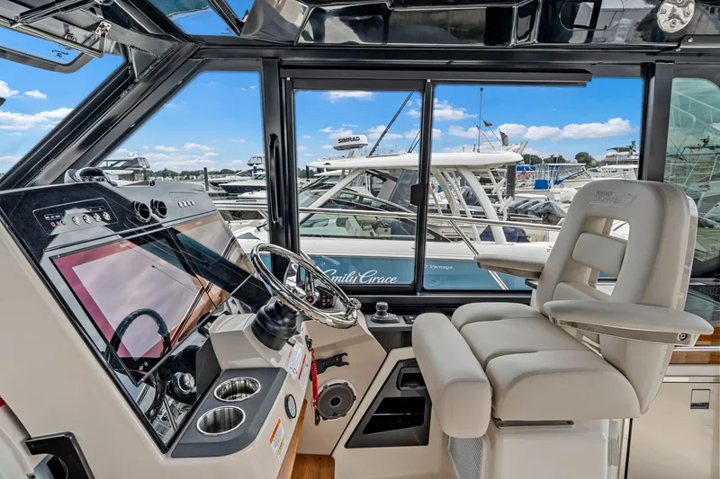 Slide: The Image of Boston Whaler 365 Conquest 2026 - 25