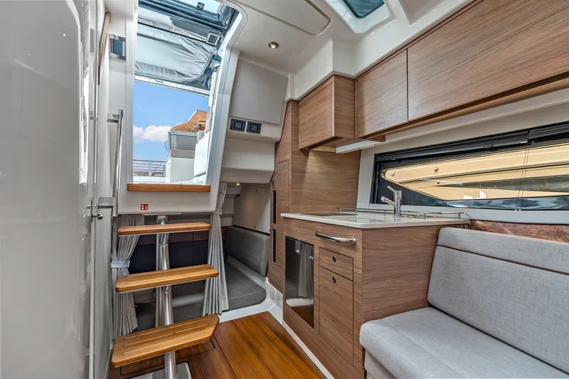 Slide: The Image of Boston Whaler 365 Conquest 2026 - 40