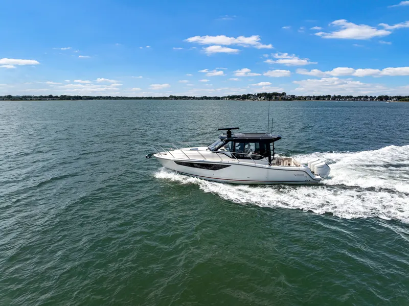 Slide: The Image of Boston Whaler 365 Conquest 2026 - 55