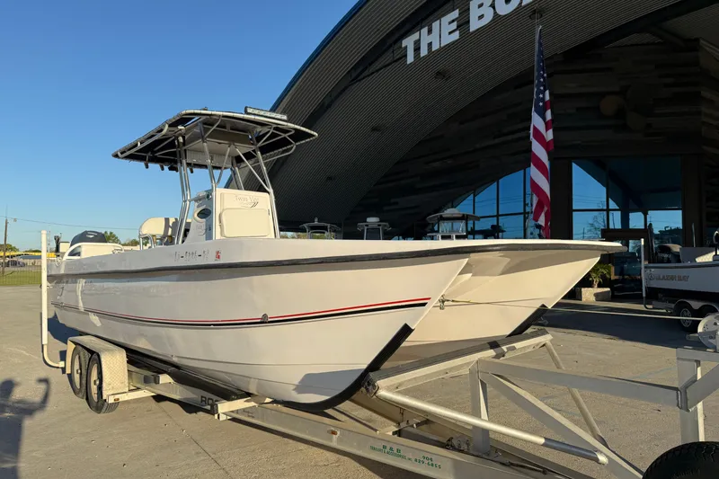 Slide: The Image of 2007 Twin Vee 26 Center Console boat on trailer outside dealership. - 3