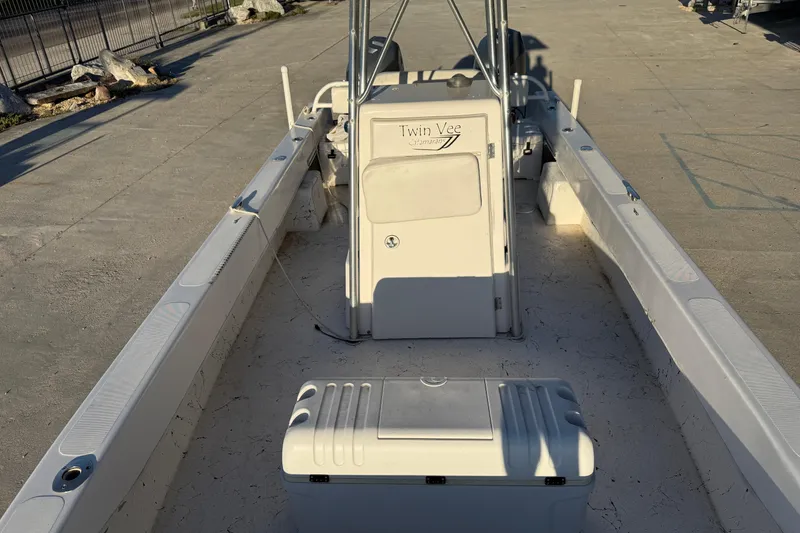 Slide: The Image of 2007 Twin Vee 26 Center Console boat interior, featuring spacious deck and console. - 9