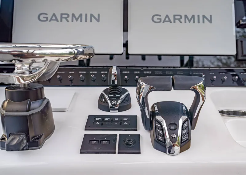 Slide: The Image of Sea Hunt ULTRA 305 CB 2026 helm with Garmin technology. - 20