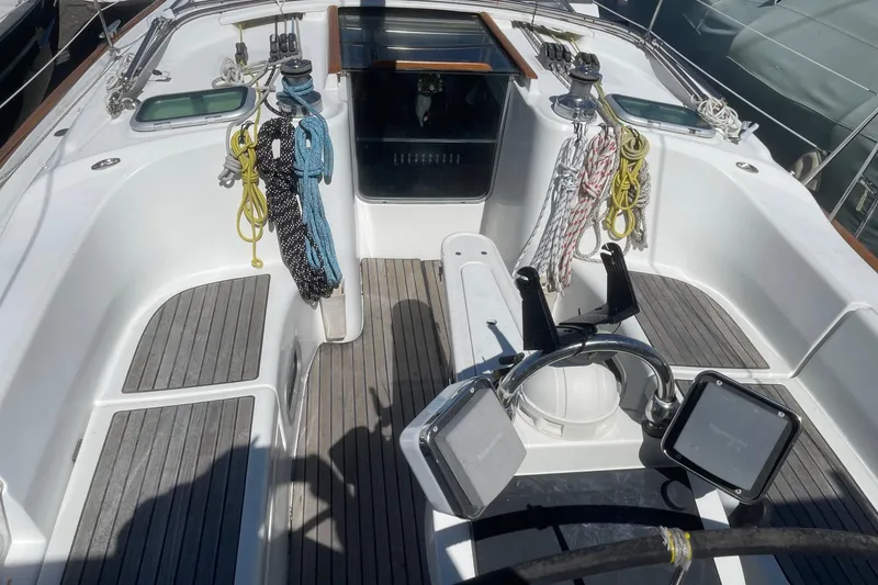 Slide: The Image of Cockpit of 2004 Beneteau 423 sailboat with ropes and steering wheel. - 8