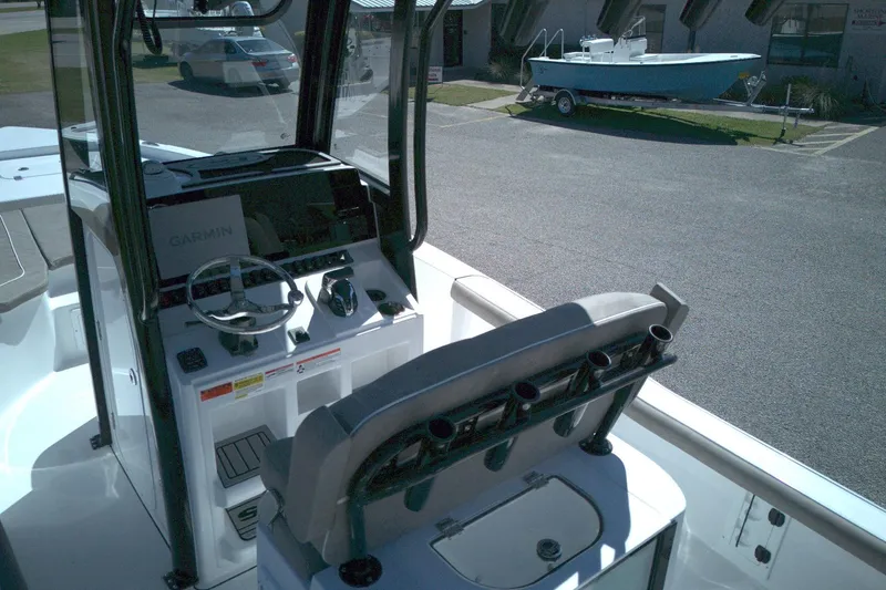 Slide: The Image of Interior view of 2026 Sea Hunt BX 25 FS boat with Garmin navigation system. - 8