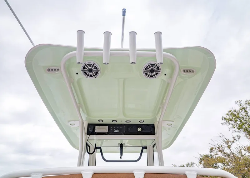 Slide: The Image of Sea Hunt Ultra 265 SE 2026 boat roof with speakers and mounts. - 13