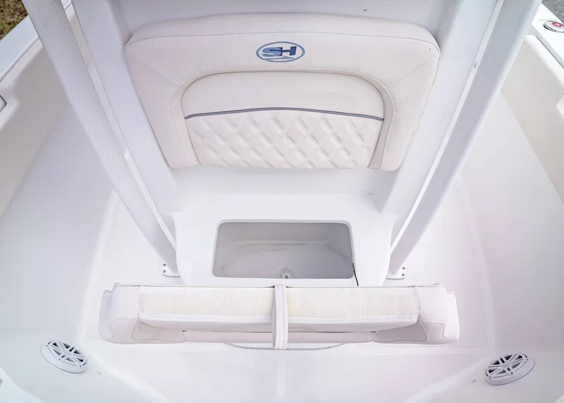 Slide: The Image of Interior view of Sea Hunt Ultra 229 boat, model 2026. - 21