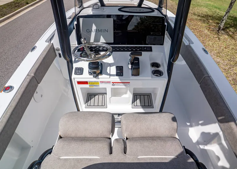 Slide: The Image of Sea Hunt Ultra 219 2026 - 13