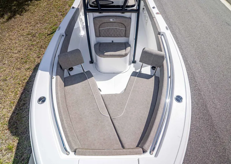 Slide: The Image of Sea Hunt Ultra 219 2026 - 18