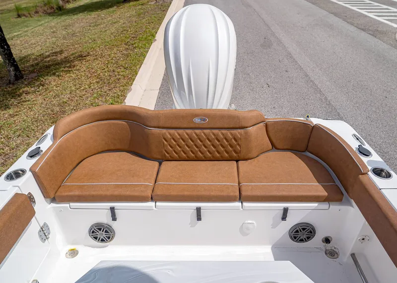 Slide: The Image of Sea Hunt Ultra 245 SE 2026 - 5