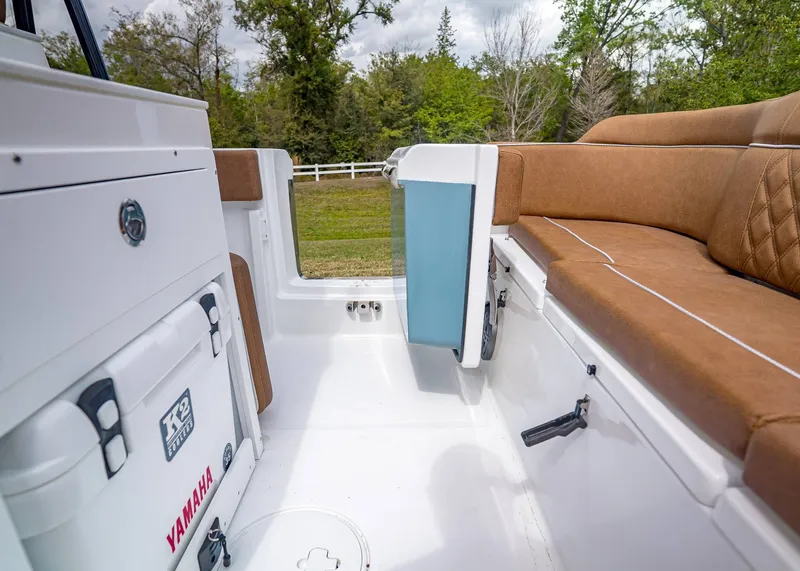 Slide: The Image of Sea Hunt Ultra 245 SE 2026 - 11