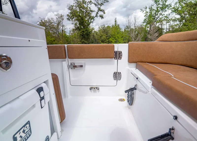 Slide: The Image of Sea Hunt Ultra 245 SE 2026 - 12