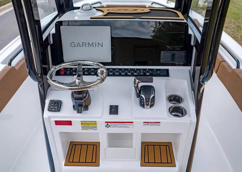 Slide: The Image of Sea Hunt Ultra 245 SE 2026 - 15