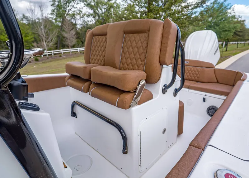 Slide: The Image of Sea Hunt Ultra 245 SE 2026 - 19