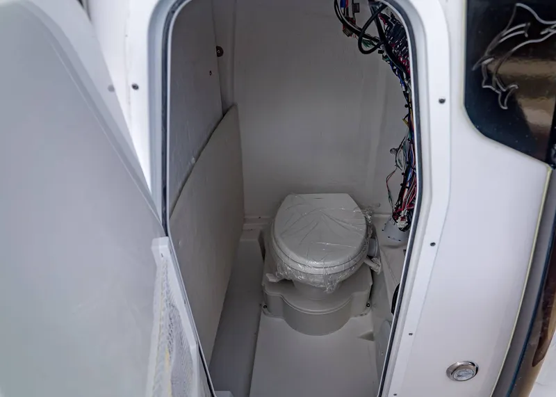 Slide: The Image of Sea Hunt Ultra 245 SE 2026 - 20