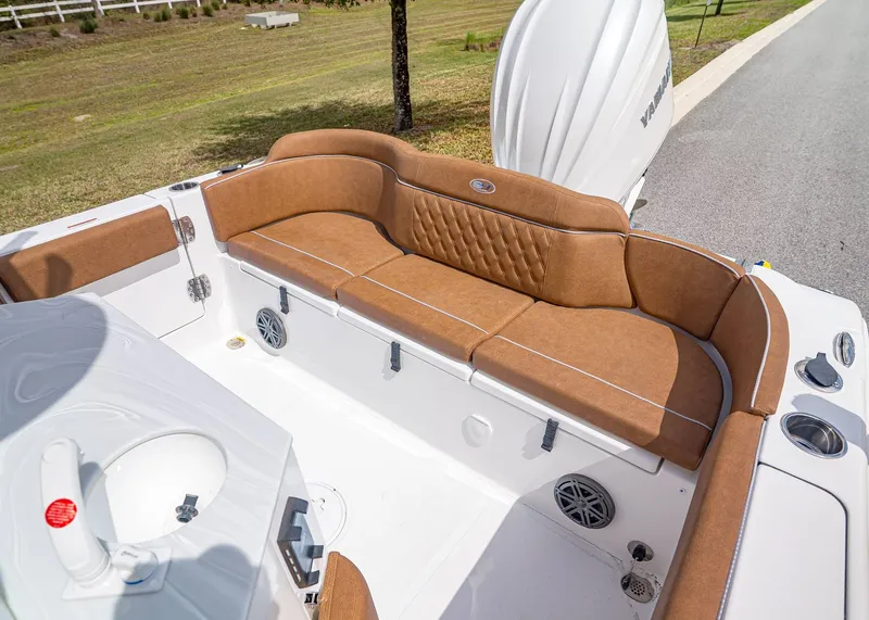 Slide: The Image of Sea Hunt Ultra 245 SE 2026 - 6