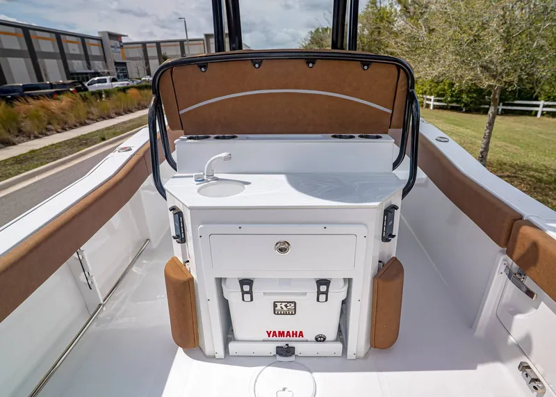 Slide: The Image of Sea Hunt Ultra 245 SE 2026 - 8