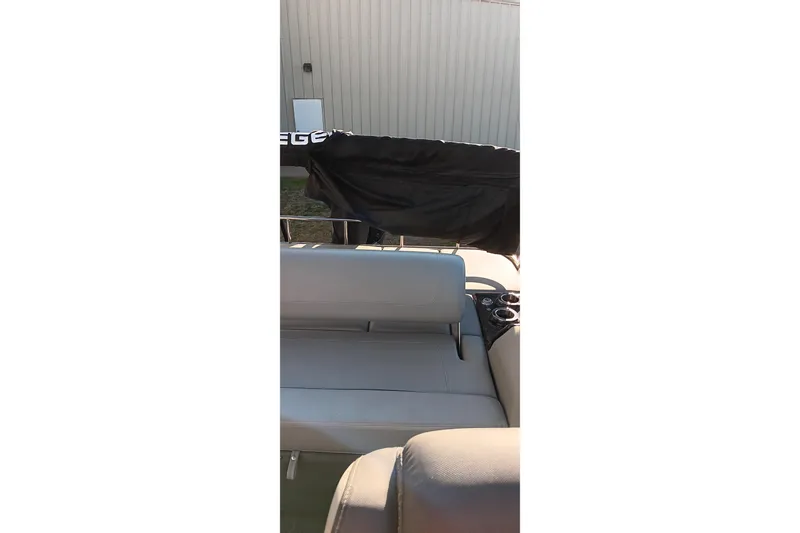 Slide: The Image of 2024 Ranger 2500LS boat interior with gray seating and cup holders. - 82